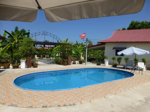 Private 2 bedroom villa with Swimming pool Tropical gardens Fast Wifi smart Tv Udon Thani