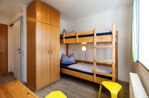 1 bunk bed