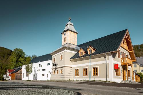 Hotel zum Glockenturm - Marktl