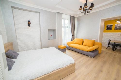 Miskevycha Square Apartment- 2 minutes to the Opera House and Market Square - image 2