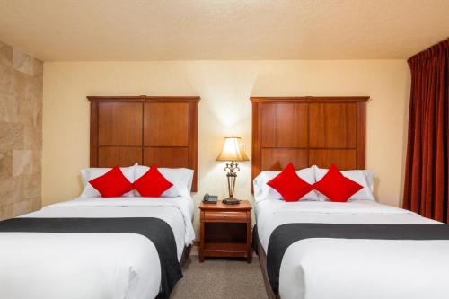 Capital O Quinta Del Rey Express Ideally located in the prime touristic area of Toluca, Quinta del Rey Express promises a relaxing and wonderful visit. The hotel offers a high standard of service and amenities to suit the individual 