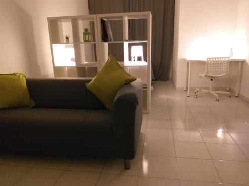  Green Home a flat for 2 near blue line metro, Unterkunft in Lissabon