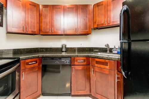 Ocean Beach Condo 3BR On the Sand 505 - image 10