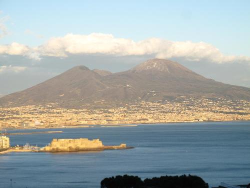 MONOCAMERA con TERRAZZOgiardino -STUDETTE -zona Panoramica POSILLIPO, Neapol (fotografie 5)