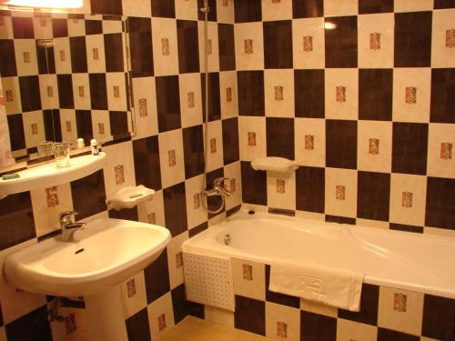 Bathroom, Hotel Atlantique Panorama in Safi
