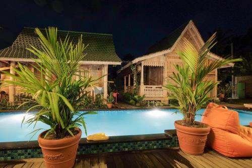 Exterior view, Agaliving in Negara