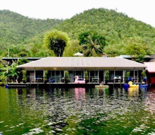 리버 힐 사이드 리조트 (River Hill Side Resort) in 시 사왓