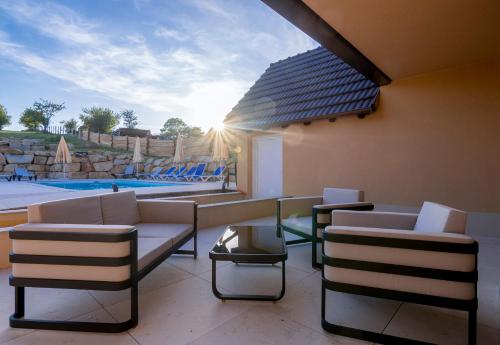 Suite, junior, vue sur la piscine