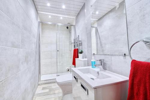Luxurious Cessnock Service Apartment Nr Subway - image 3