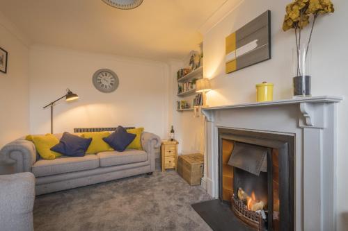 Tegannedd - Luxury Grade II Listed Cottage With Hot Tub - main image