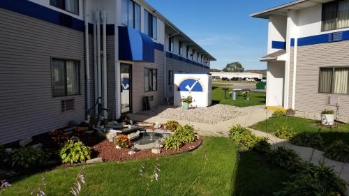 America's Best Value Inn La Crosse - image 3