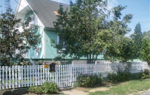  Stunning apartment in Balatonlelle w/ 2 Bedrooms, Unterkunft in Balatonlelle