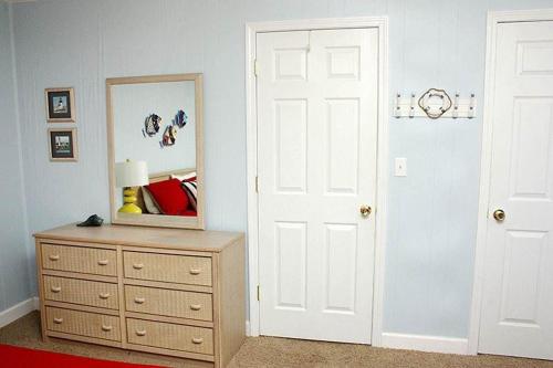 Family Vacation with great Ocean Views 3 BR's /2 baths! - image 5