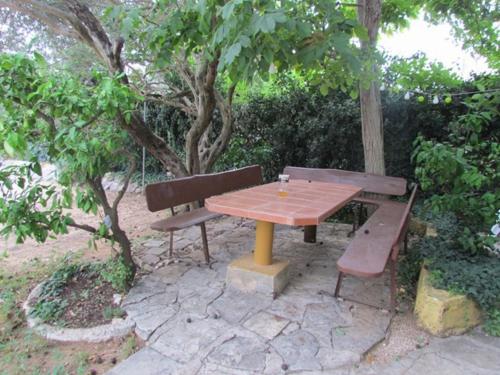  Apartments Josip - 200m from sea in Dobropoljana