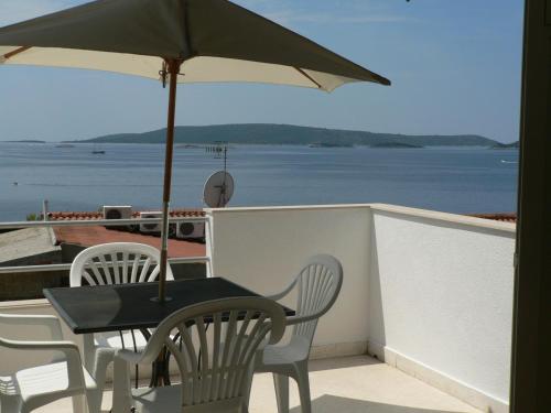  Apartment Vesa - by the sea in Okrug Donji