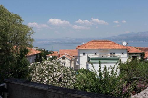  Apartment Niko - free parking in Supetar