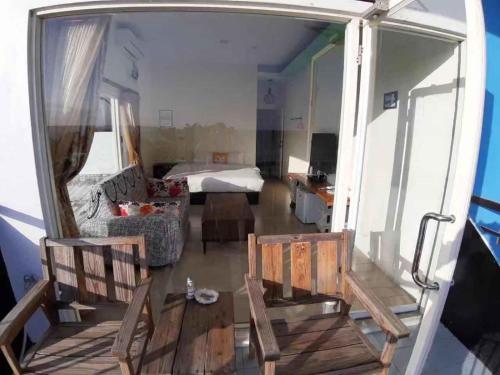Balcony/terrace, Hearty Homestay in South Beach