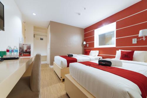 Reddoorz Plus @ Hotel Metro Room Type - Twin Room