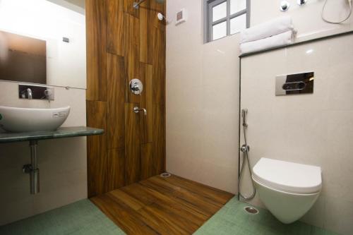 Deluxe Double Room image 2