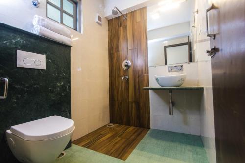 Deluxe Double Room image 2