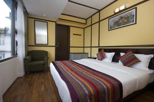 Deluxe Double Room image 3