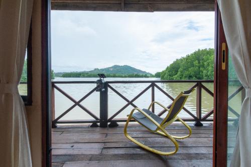 Gayang friendly water house homestay in Tuaran