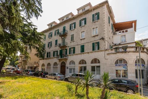 Evala luxury rooms with pool and garden - image 6