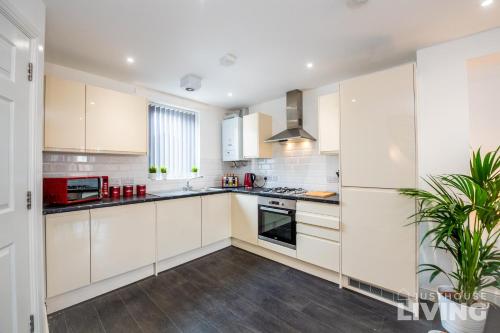 Liverpool House - Modern Town House - Close To Centre - FREE Parking - image 9