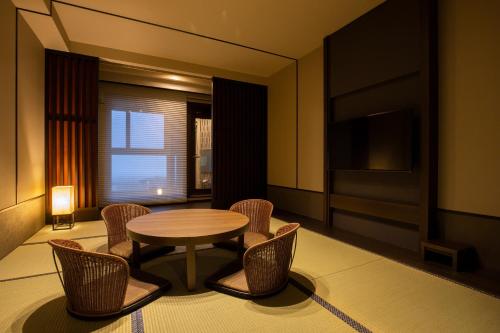 Deluxe Japanese-Style Room with Open-Air Bath with Yotei View - Non-Smoking