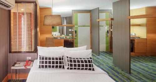 Superior Double Room image 5