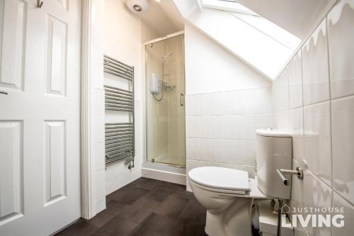 Liverpool House - Modern Town House - Close To Centre - FREE Parking - image 10