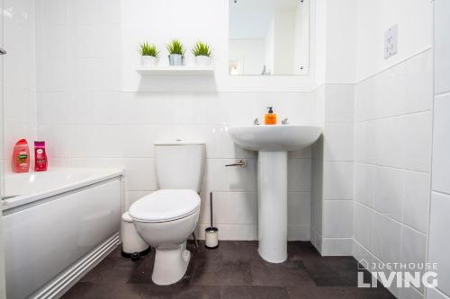 Liverpool House - Modern Town House - Close To Centre - FREE Parking - image 12