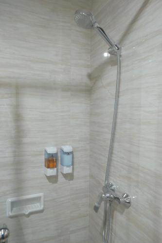 Bathroom, The Cabin Apartment Uttara in Ngaglik