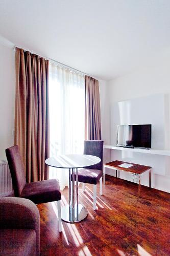 Suite Apartments by Livingdowntown
