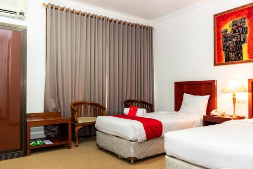 Deluxe Twin Room image 4