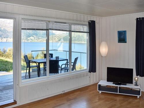 บริการและสิ่งอำนวยความสะดวก, 10 person holiday home in skei i jølster in ฟอร์ด