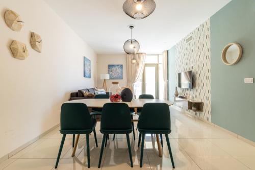 Luxury One-Bedroom Apartment/parking in city center - image 5