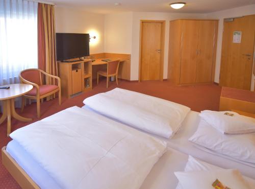 2 twin beds