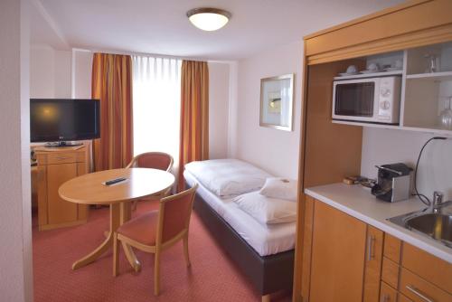 3 twin beds