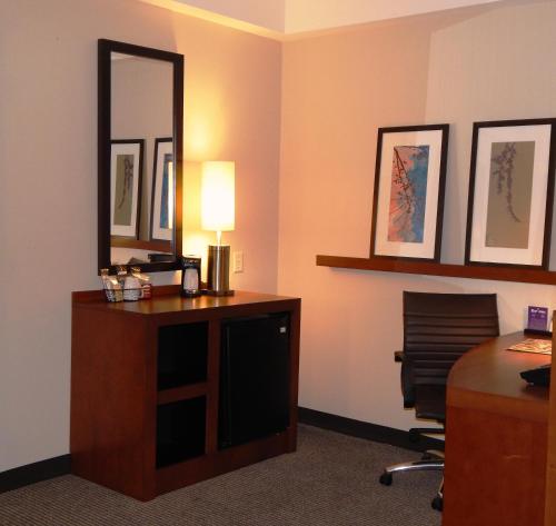 Hyatt Place Corpus Christi Room Type - King Room with Sofa Bed