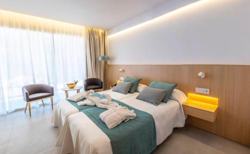 Standard Double or Twin Room image 3