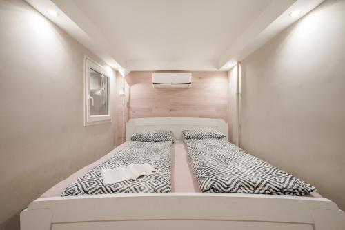  BpR Acacias Design Home with A/C in Budapest