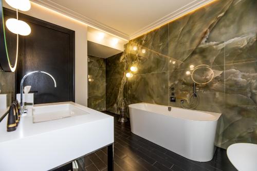 浴室, Amsterdam Plaza Hotel & SPA in 帕蘭加