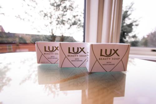 Pinegrove Hotel - Tap to explore photos