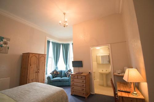 room detail thumbnail 1