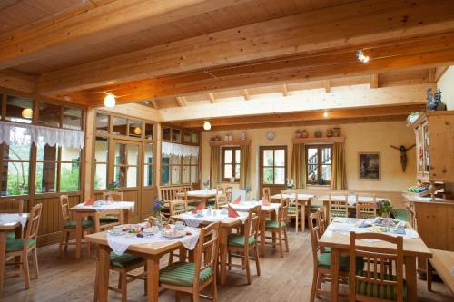 餐廳, 陣雨酒莊旅館 (Weingut Schauer) in 基特錫