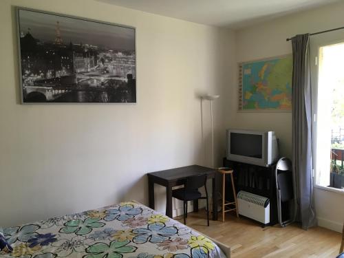 Coquet studio Porte d'Auteuil - tres proche de Roland Garros - duree minimum 7 nuits - parking facil