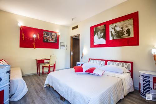 1 queen bed, 1 twin bed