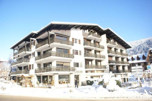 Exterior view, SCHUSS B4 in Morzine City Center