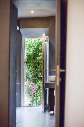 Junior Suite with Garden View image 3